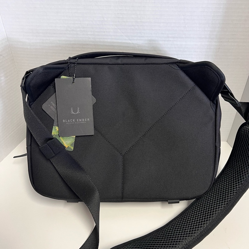 Black Ember Grip Sling 9L - Picture 2 of 3
